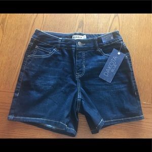 Ladies size 8 shorts